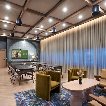 The Westley Calgary Downtown, Tapestry Collection By Hilton Hotel Exterior photo