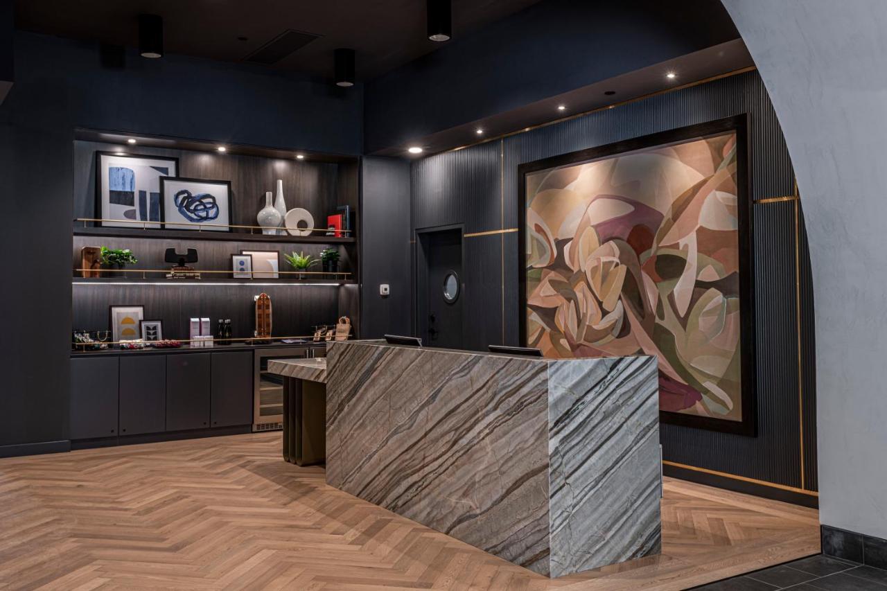 The Westley Calgary Downtown, Tapestry Collection By Hilton Hotel Exterior photo