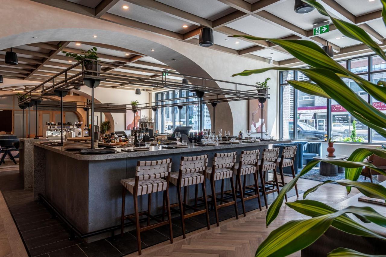 The Westley Calgary Downtown, Tapestry Collection By Hilton Hotel Exterior photo