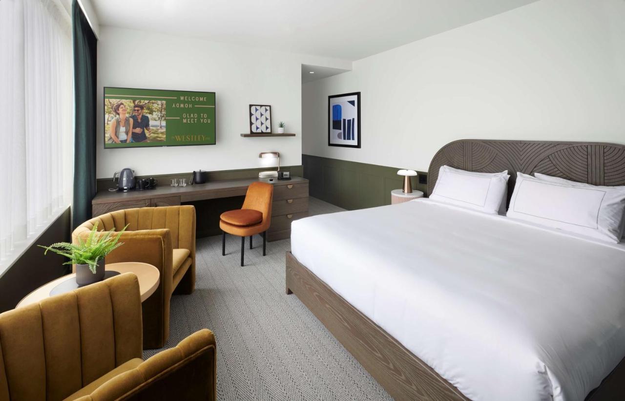 The Westley Calgary Downtown, Tapestry Collection By Hilton Hotel Exterior photo