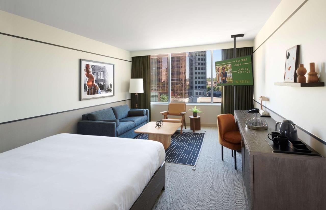 The Westley Calgary Downtown, Tapestry Collection By Hilton Hotel Exterior photo