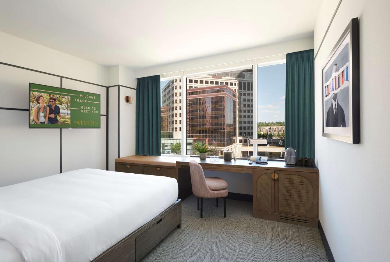 The Westley Calgary Downtown, Tapestry Collection By Hilton Hotel Exterior photo
