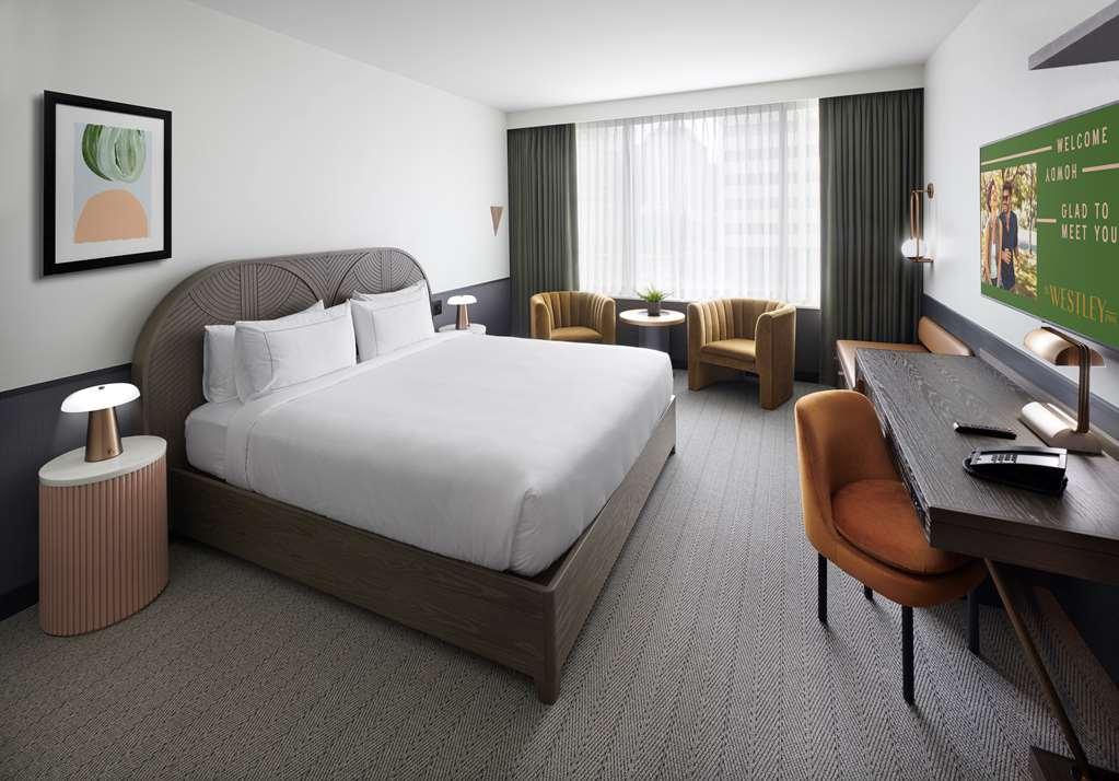 The Westley Calgary Downtown, Tapestry Collection By Hilton Hotel Room photo