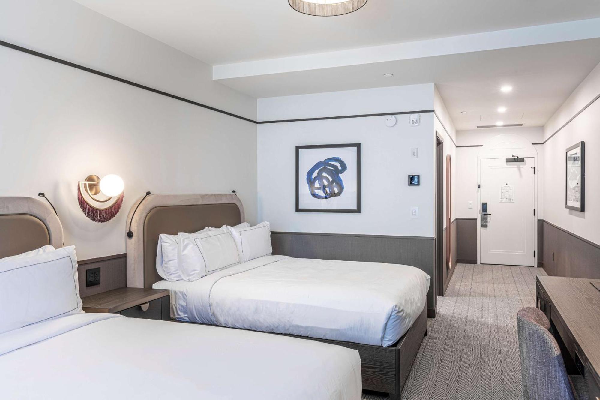 The Westley Calgary Downtown, Tapestry Collection By Hilton Hotel Exterior photo