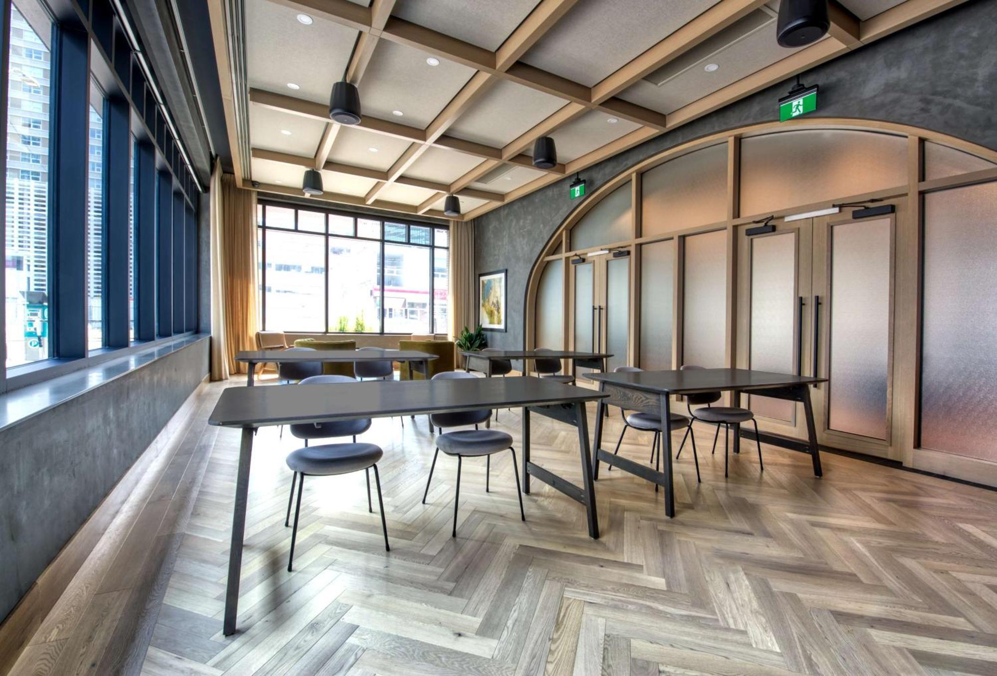 The Westley Calgary Downtown, Tapestry Collection By Hilton Hotel Exterior photo