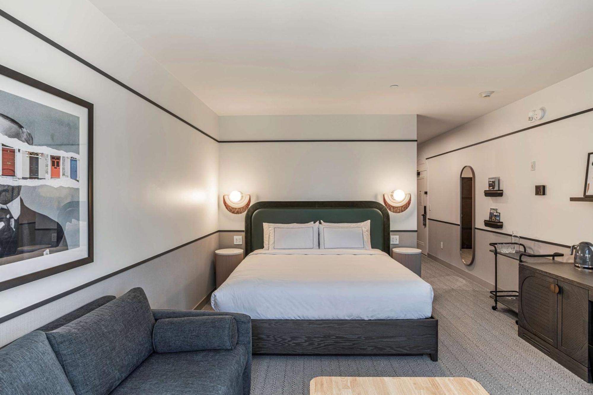 The Westley Calgary Downtown, Tapestry Collection By Hilton Hotel Exterior photo