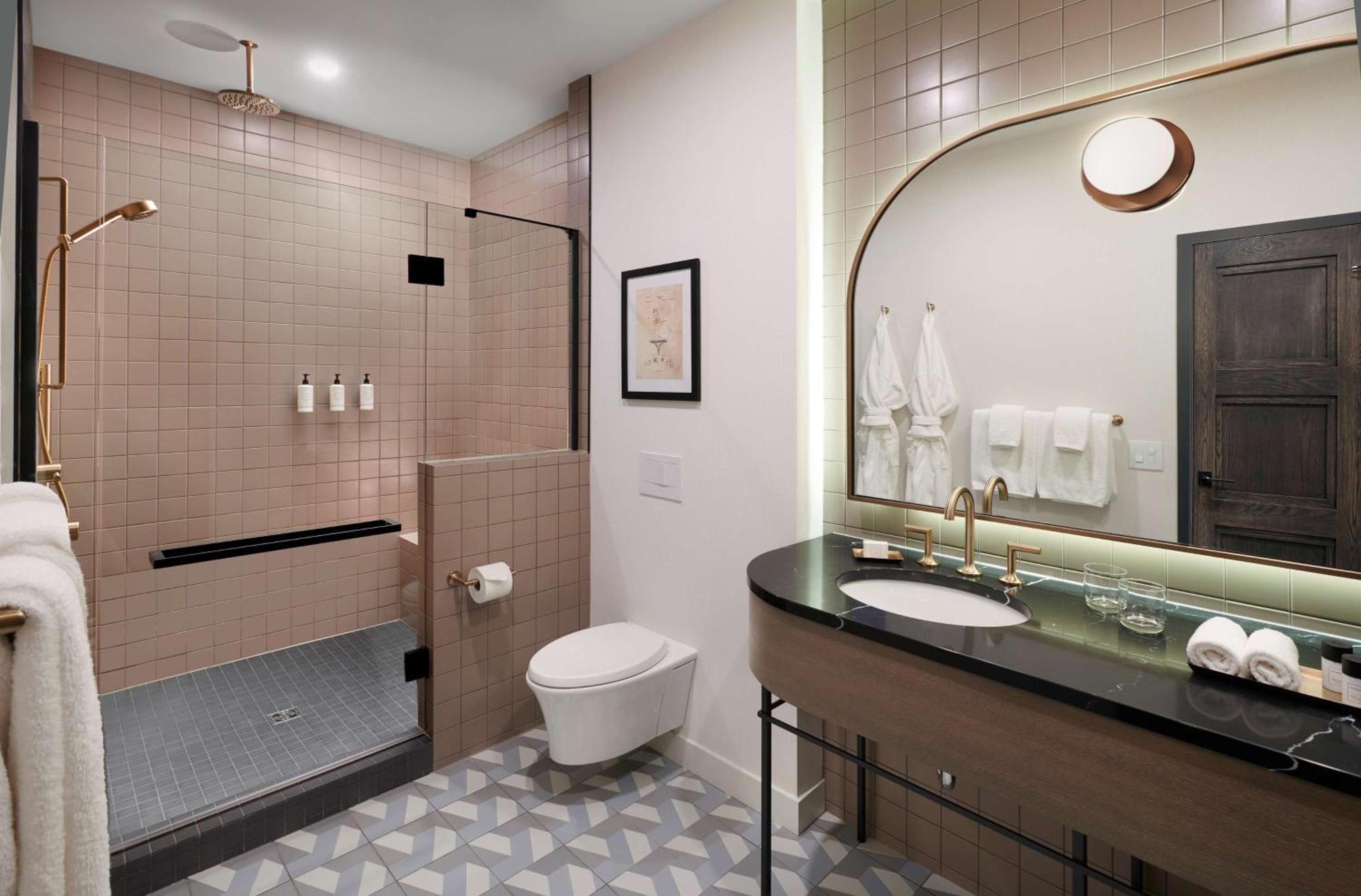 The Westley Calgary Downtown, Tapestry Collection By Hilton Hotel Exterior photo