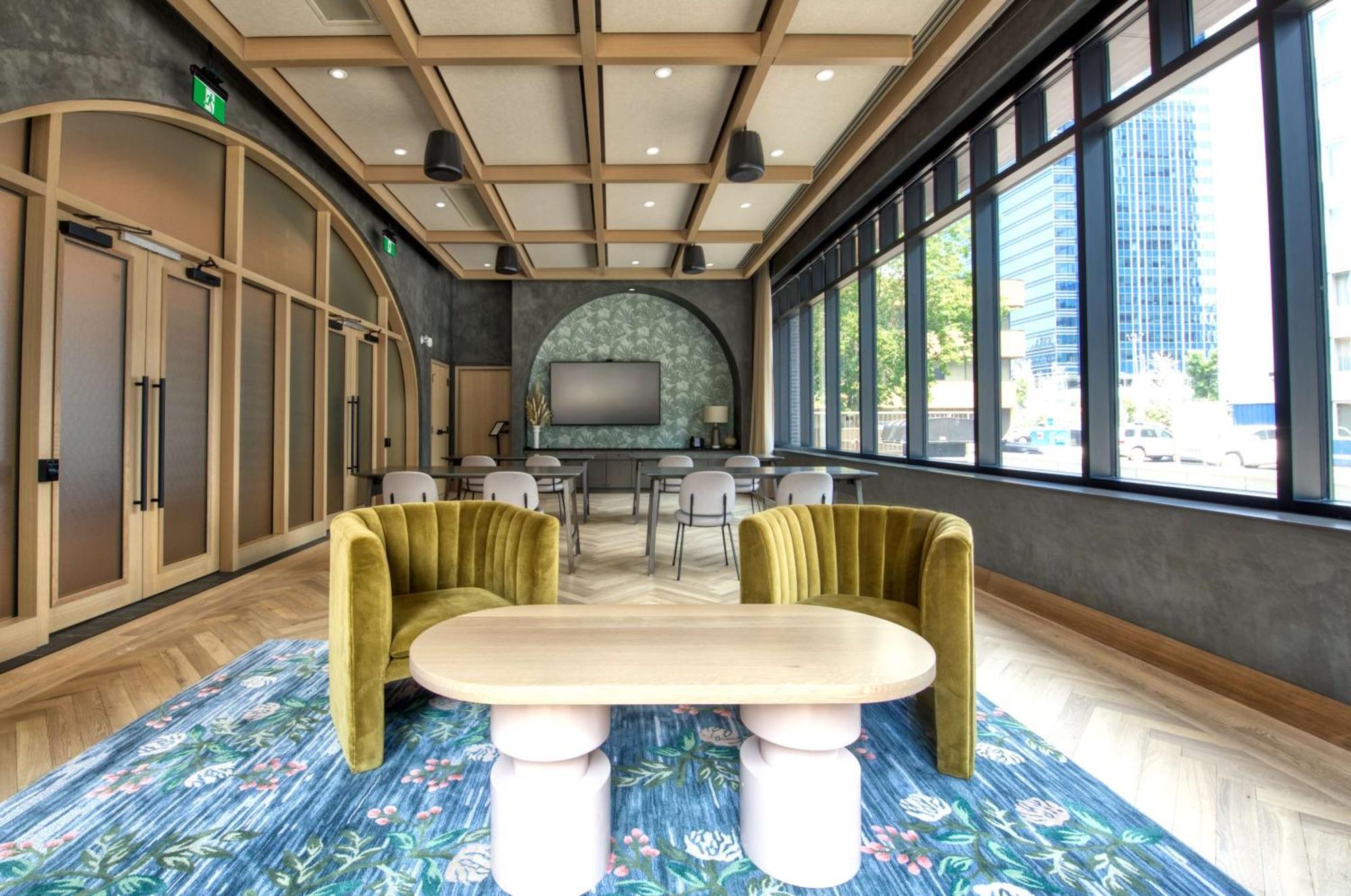 The Westley Calgary Downtown, Tapestry Collection By Hilton Hotel Exterior photo