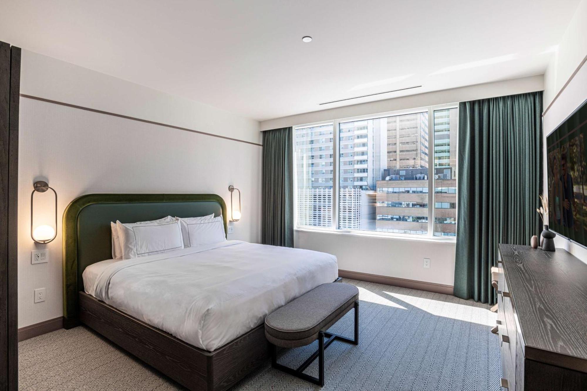 The Westley Calgary Downtown, Tapestry Collection By Hilton Hotel Exterior photo