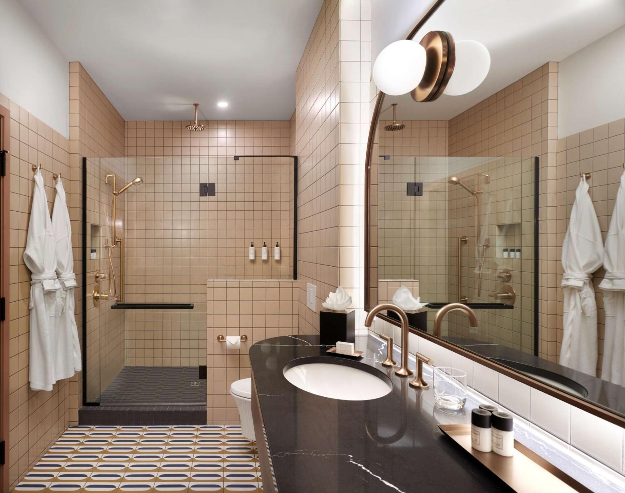 The Westley Calgary Downtown, Tapestry Collection By Hilton Hotel Exterior photo